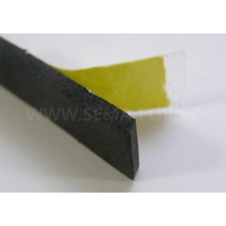 lepící páska jednostranná pěnová černá 10mm 4m 3mm