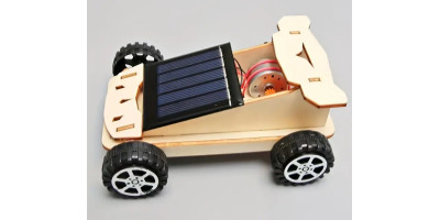 Auto, model na kolieskach, s elektromotorom