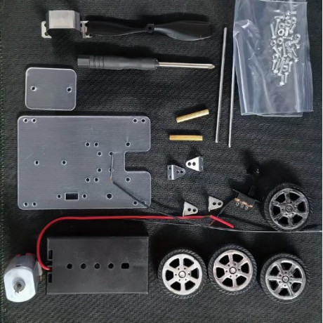 Auto, model na kolečkách, s vrtulí